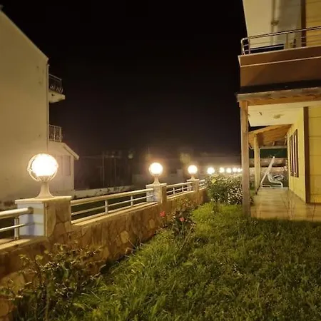 Altinova Denize Sifir Tripleks Yazliik Βίλα Ayvalı